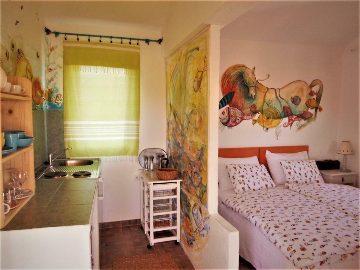 Apartments-Estate Under The Paintbrush فيس الغرفة الصورة